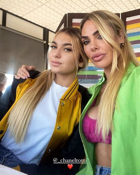 chanel e ilary|Ilary Blasi, foto con il “pancino”. “Un figlio in arrivo con Bastian”.